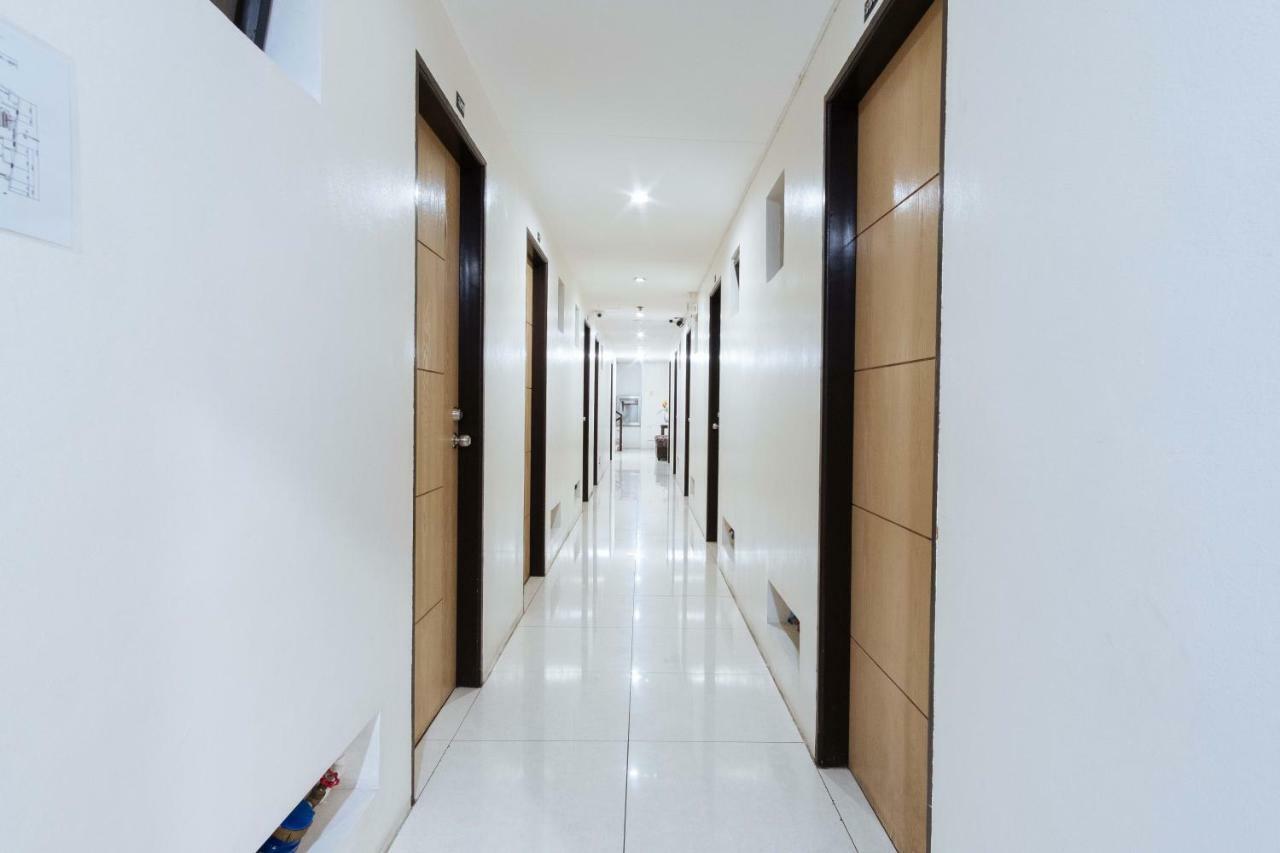 Reddoorz Near Robinsons Place 马尼拉 外观 照片
